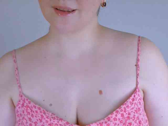 CurvyMasha webcam