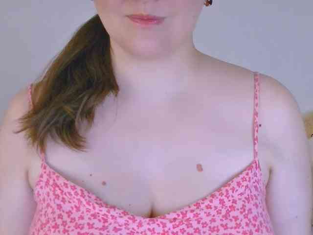 CurvyMasha webcam