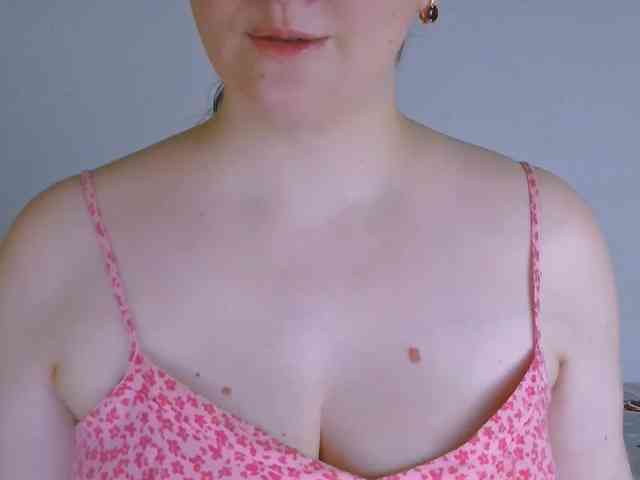 CurvyMasha webcam