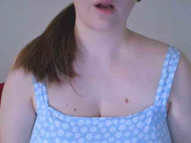 CurvyMasha webcam