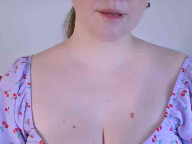 CurvyMasha webcam