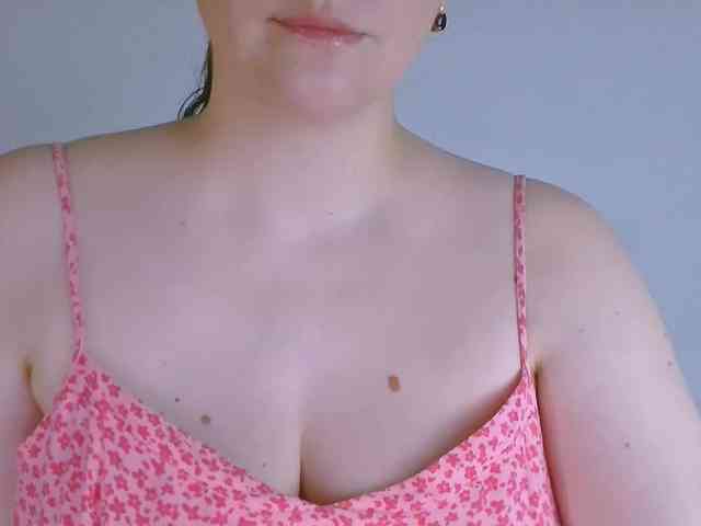 CurvyMasha webcam