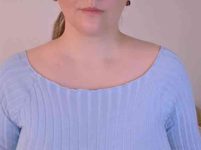 CurvyMasha webcam