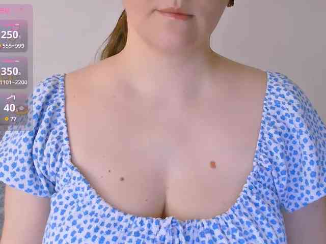 CurvyMasha webcam