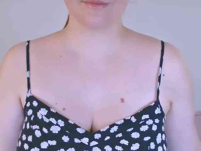 CurvyMasha webcam