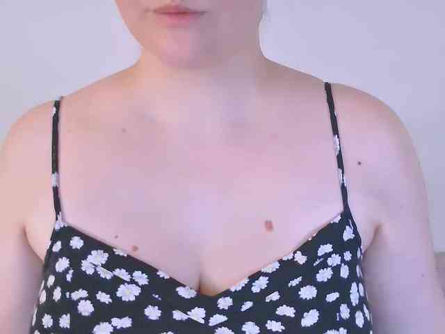 CurvyMasha webcam