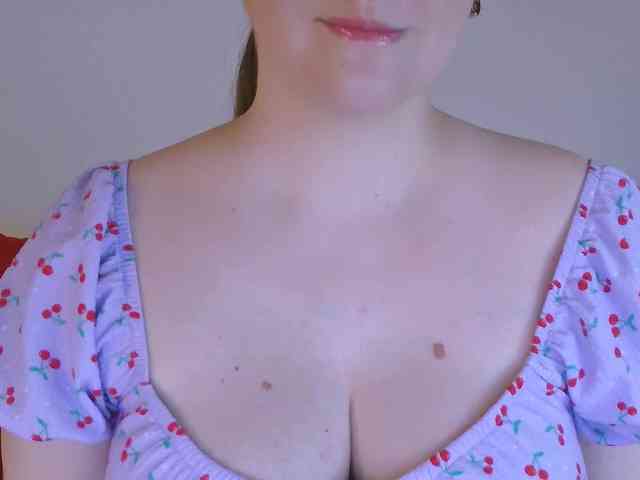 CurvyMasha webcam