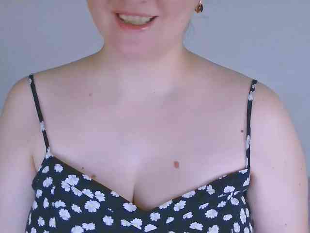CurvyMasha webcam