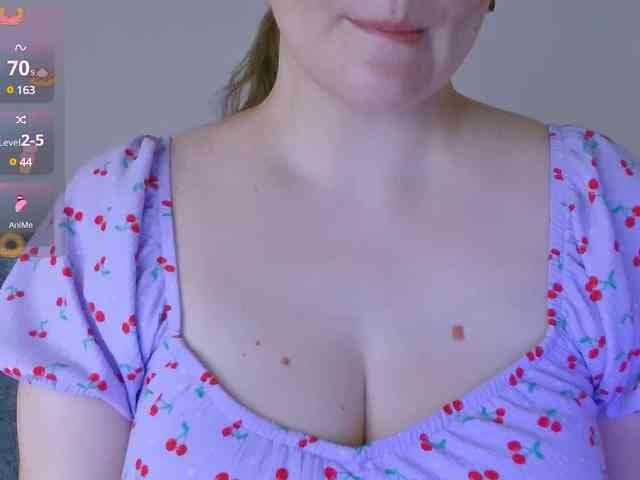 CurvyMasha webcam