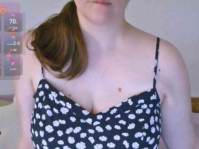 CurvyMasha webcam