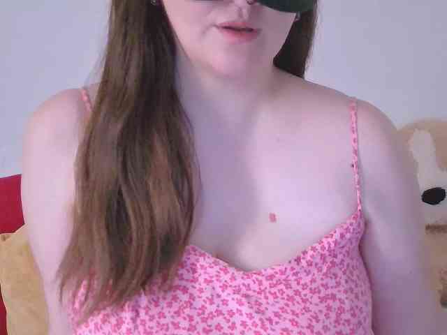 CurvyMasha webcam