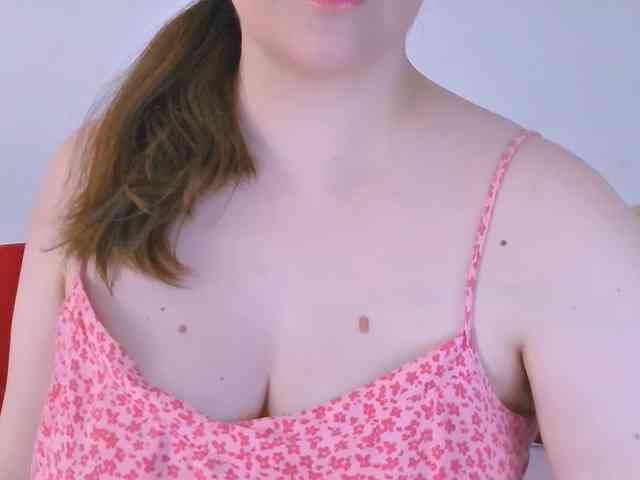 CurvyMasha webcam