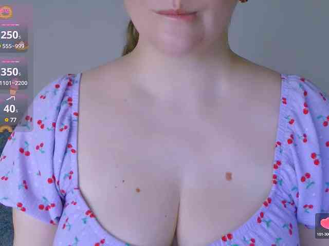 CurvyMasha webcam