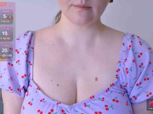 CurvyMasha webcam