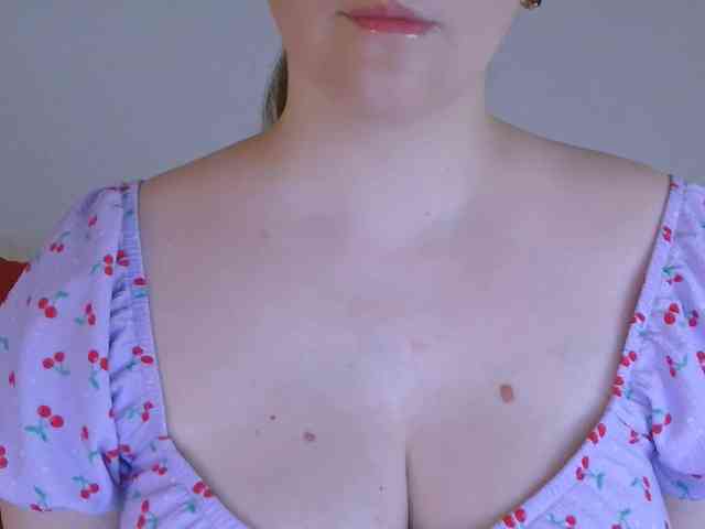 CurvyMasha webcam