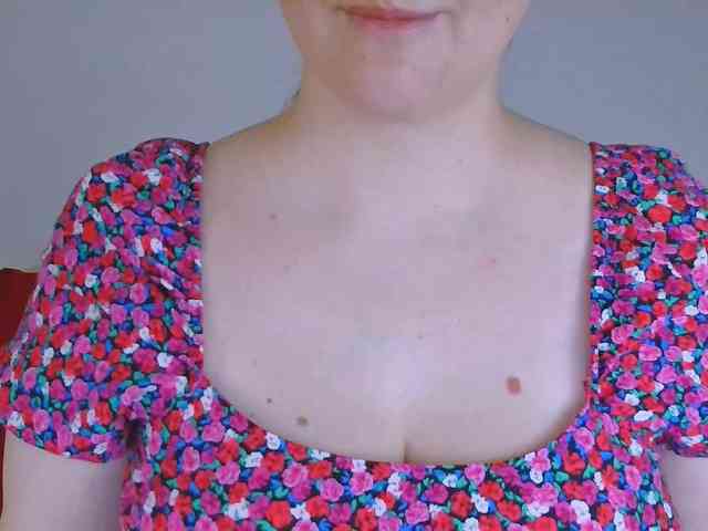 CurvyMasha webcam