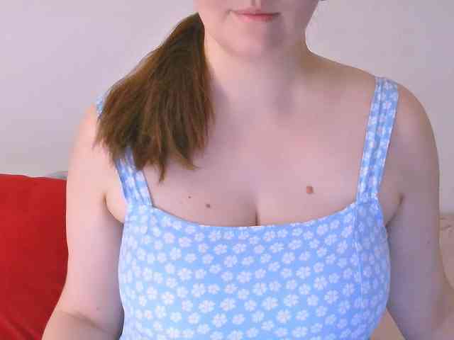 CurvyMasha webcam