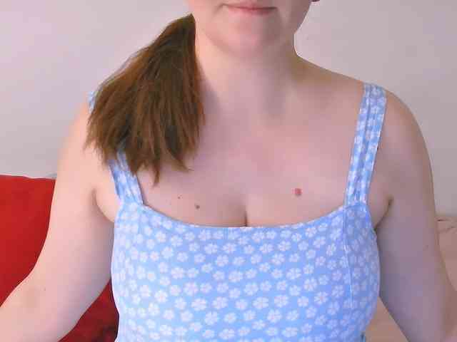 CurvyMasha webcam