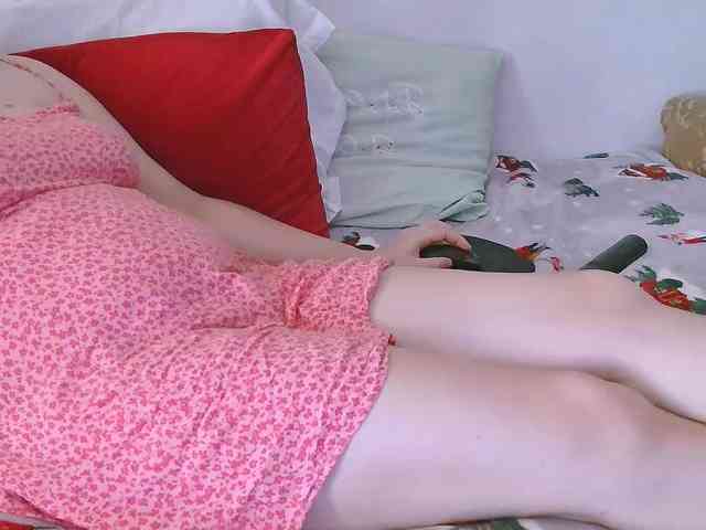 CurvyMasha webcam