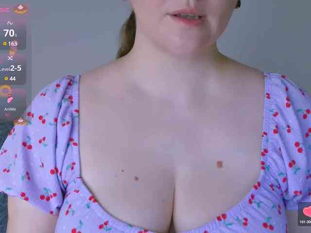 CurvyMasha webcam