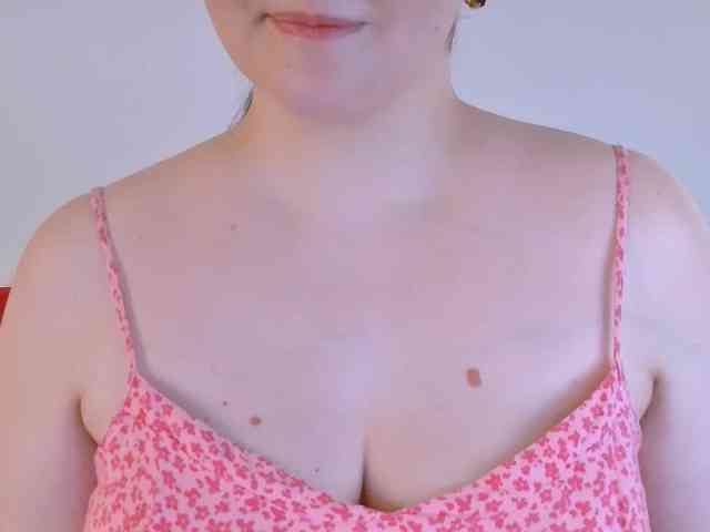 CurvyMasha webcam