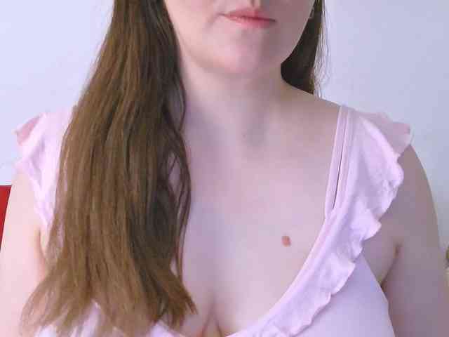 CurvyMasha webcam