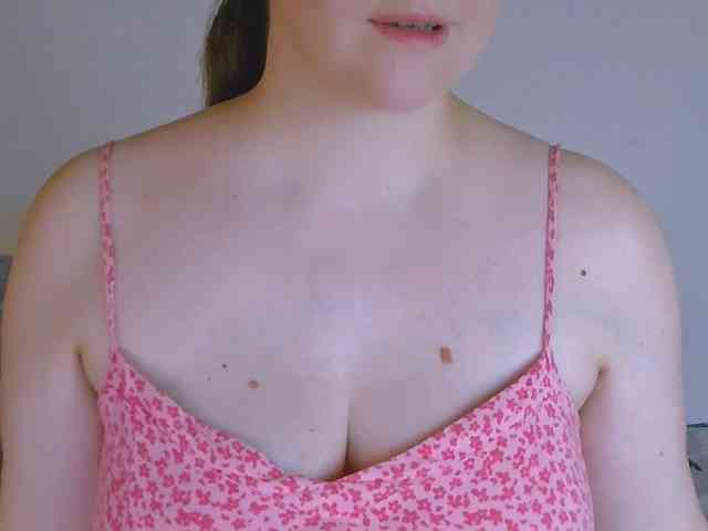 CurvyMasha webcam