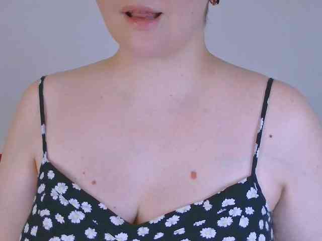 CurvyMasha webcam