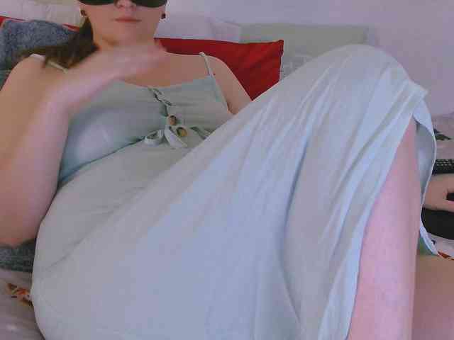 CurvyMasha webcam