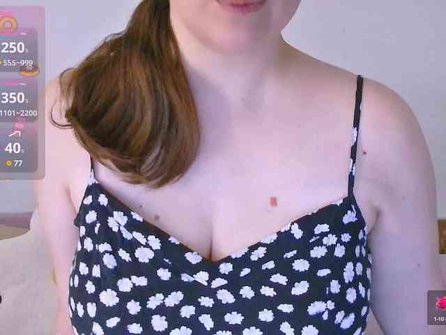 CurvyMasha webcam