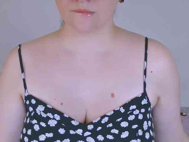 CurvyMasha webcam