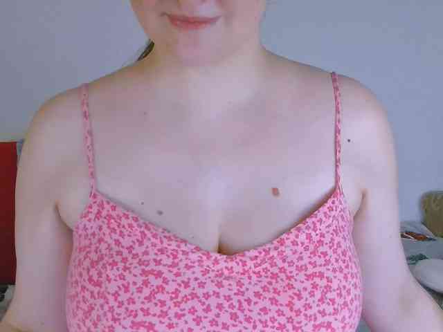 CurvyMasha webcam