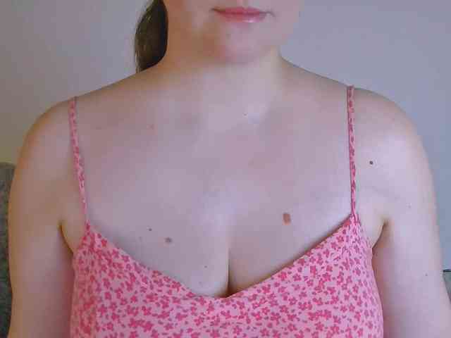 CurvyMasha webcam
