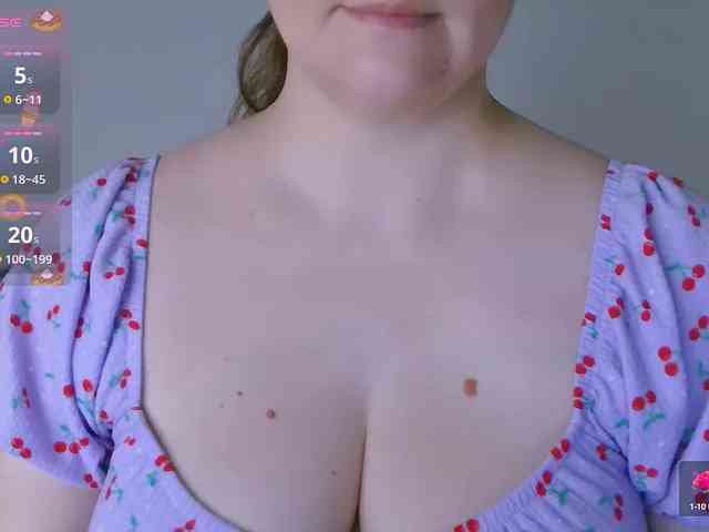 CurvyMasha webcam