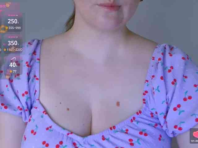 CurvyMasha webcam