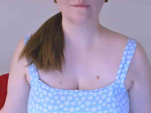 CurvyMasha webcam