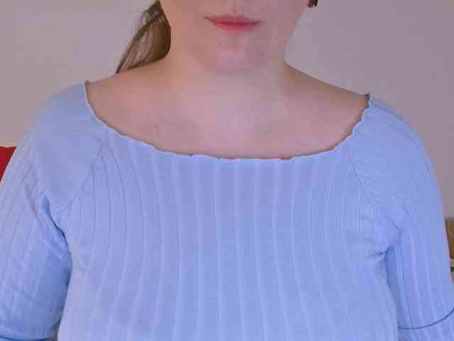 CurvyMasha webcam