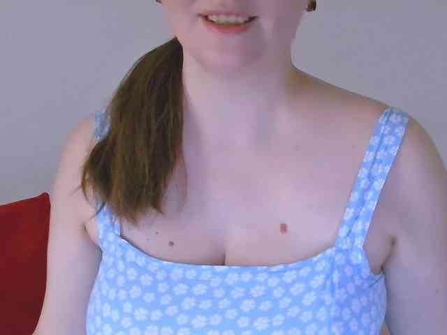 CurvyMasha webcam