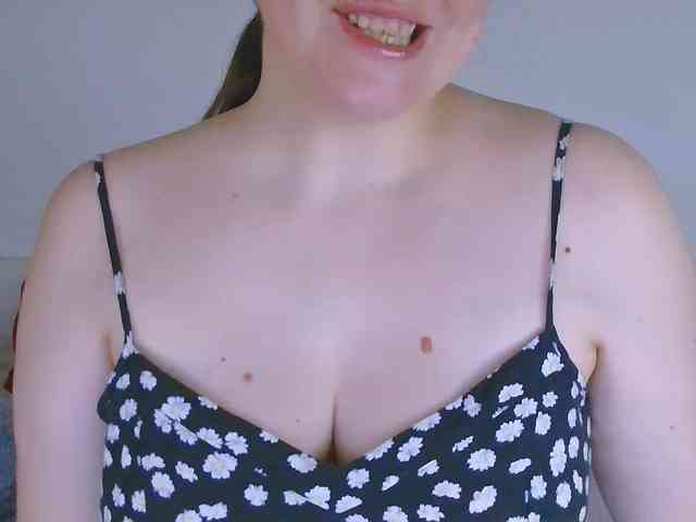 CurvyMasha webcam