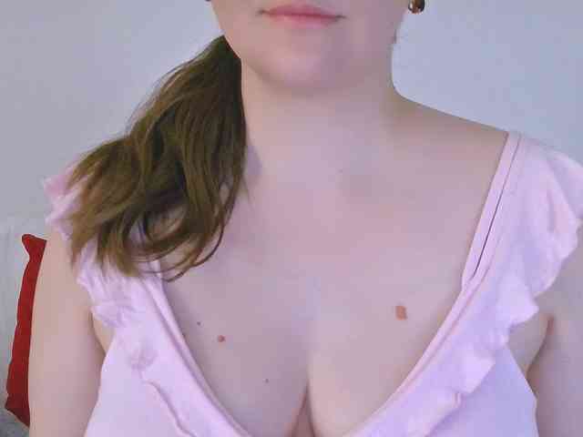 CurvyMasha webcam