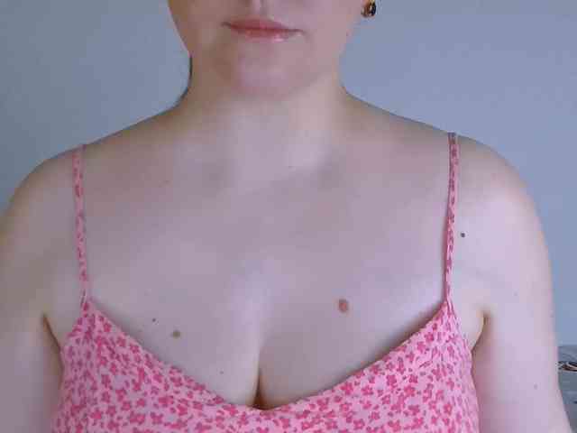 CurvyMasha webcam