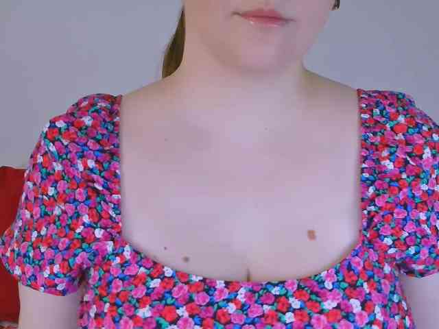 CurvyMasha webcam