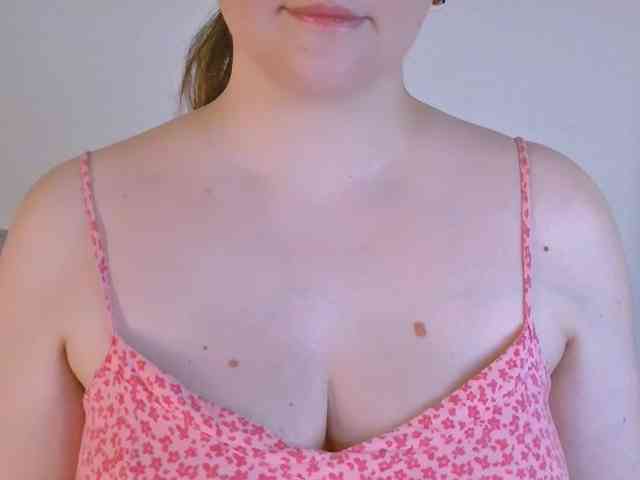 CurvyMasha webcam
