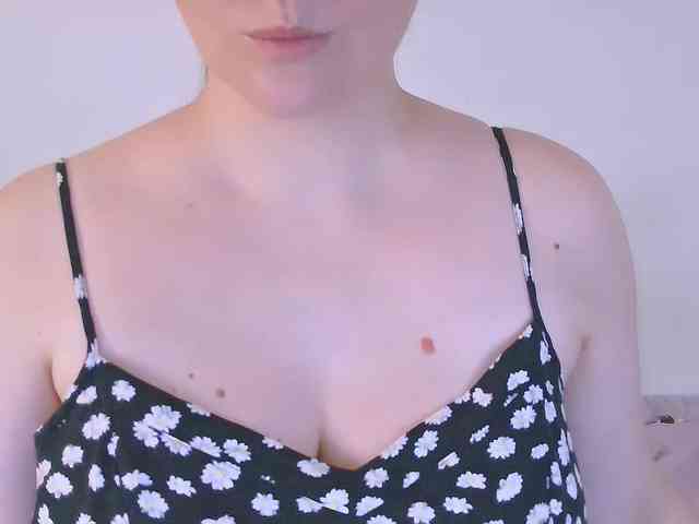CurvyMasha webcam