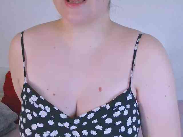 CurvyMasha webcam