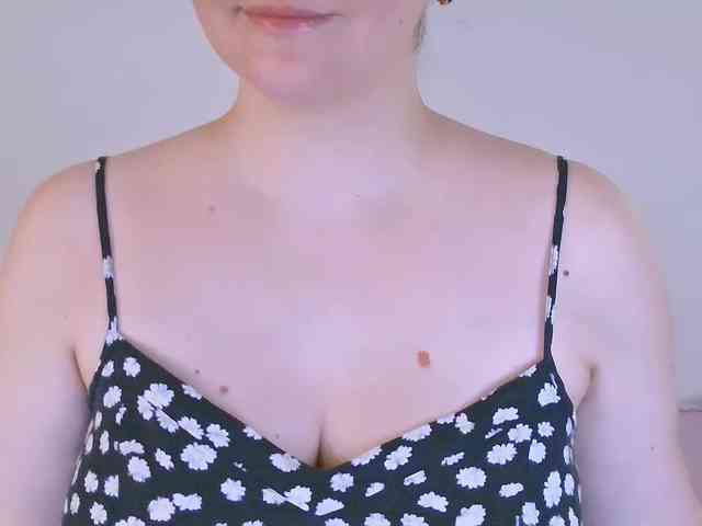 CurvyMasha webcam