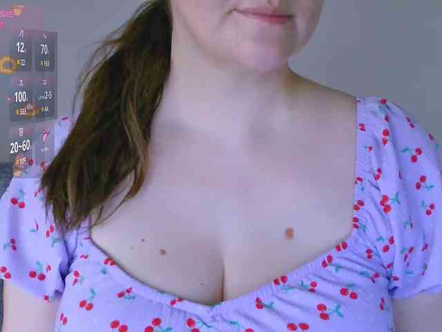 CurvyMasha webcam
