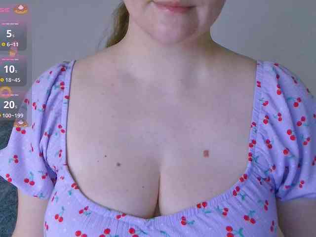 CurvyMasha webcam