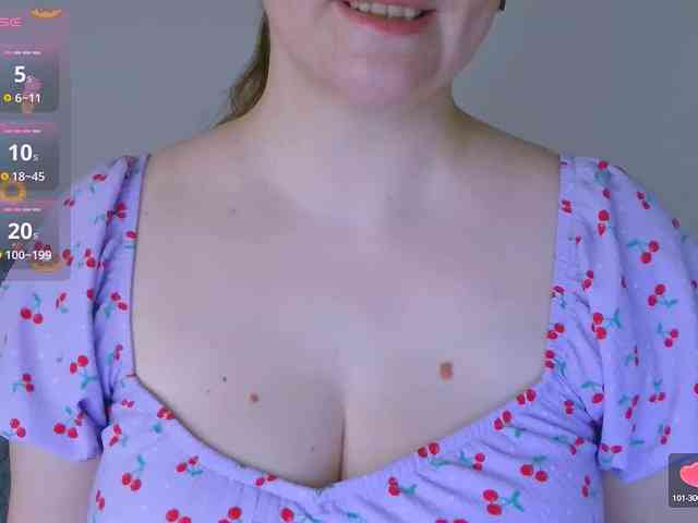 CurvyMasha webcam