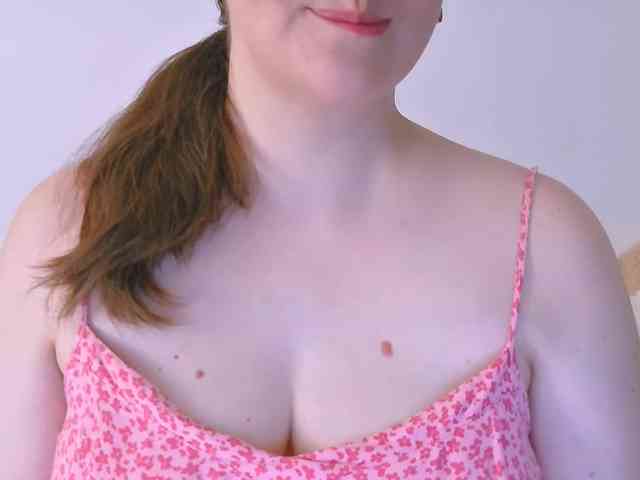 CurvyMasha webcam